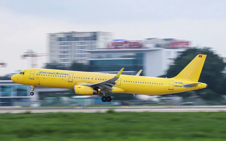 Vietnam's aviation sector handles over 110 million passengers in Jan-Oct