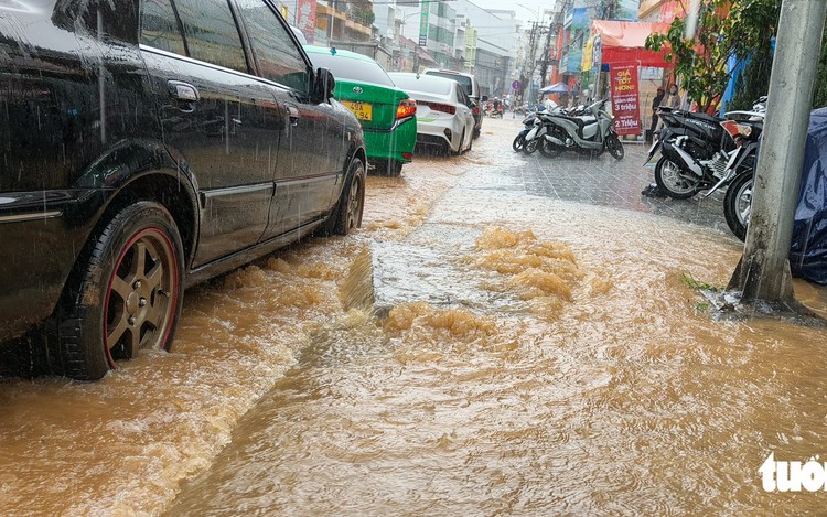 It takes only 30 minutes of rain to flood central Da Lat