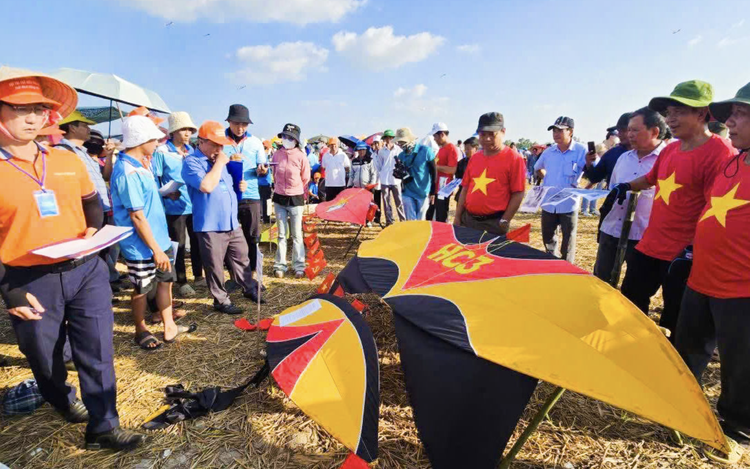 Southern Vietnam kite stunt raises safety concerns as expert warns of powerful lift