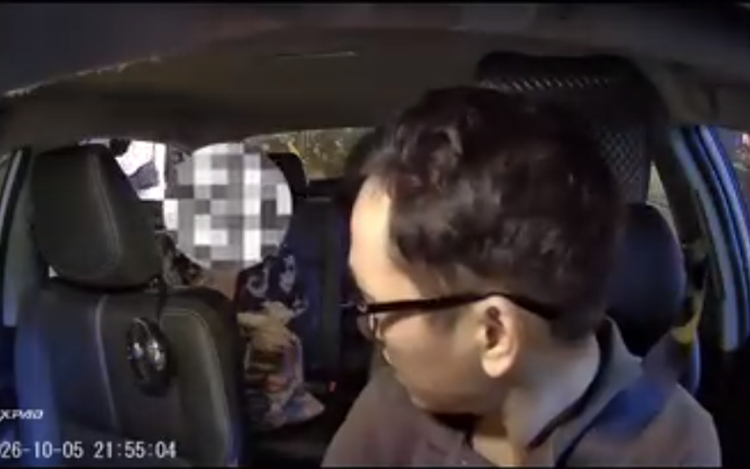 Vietnamese taxi drivers win over foreign tourists with honesty, kindness