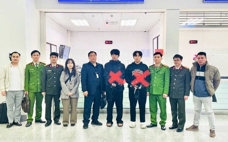 Vietnam hands over two Interpol red notice suspects to South Korea