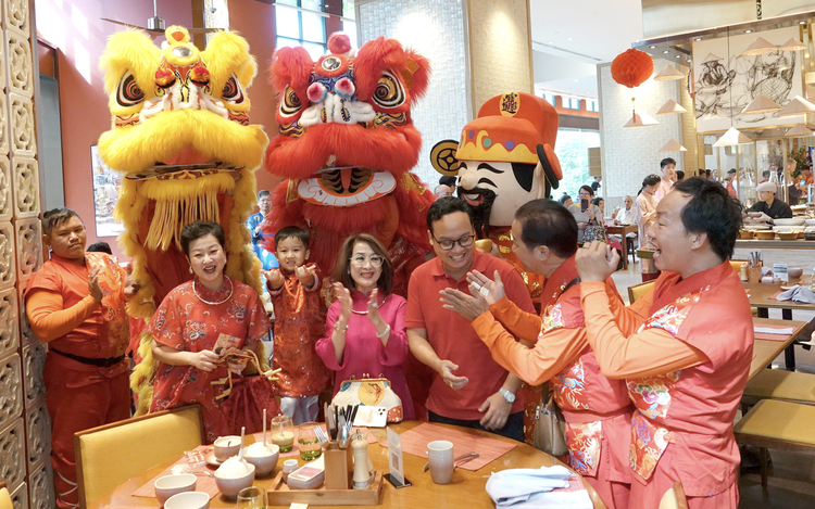 Luxury hotels in Ho Chi Minh City draw crowds with all-inclusive Tet experiences