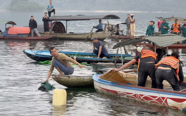 6 bodies recovered after passenger boat sinks in northern Vietnam