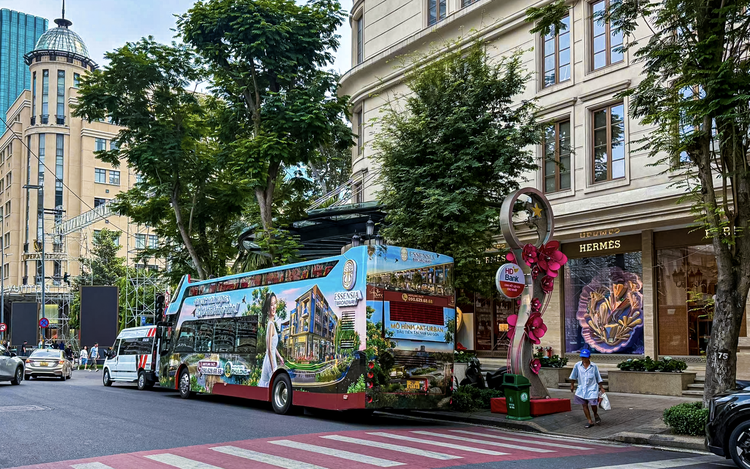Double-decker buses might be penalized for illegal stopping in downtown Ho Chi Minh City 

