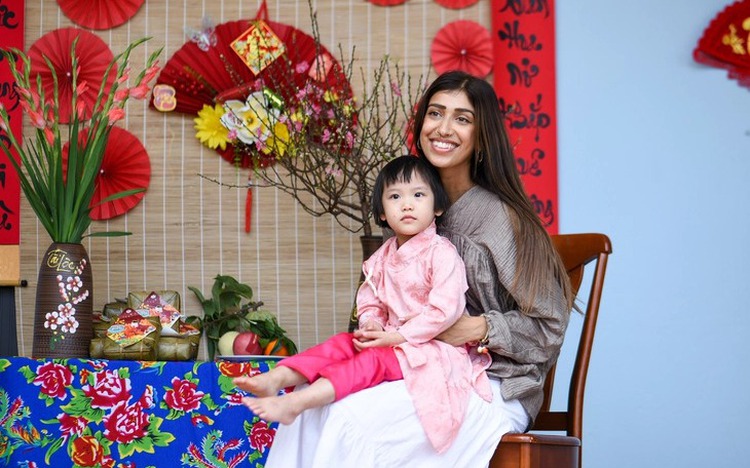 Foreign volunteers bring early Tet cheer to orphans at Da Nang center