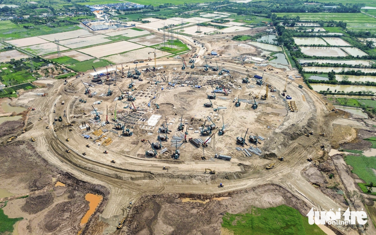 Work speeds up on world’s largest stadium in Hanoi 