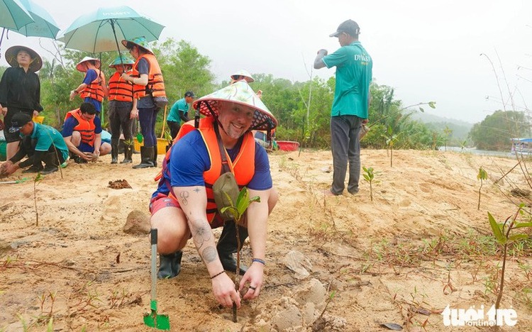 International tourists embrace hands-on river experiences in Phu Quoc
