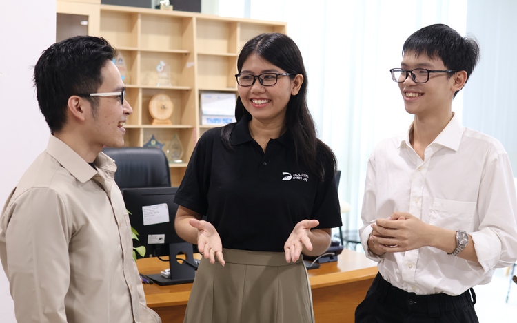 With exams nearing in Vietnam, high achievers emphasize planning over cramming