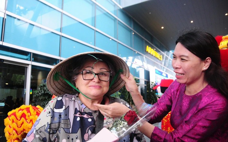 Da Nang welcomes first Vladivostok flight with 220 passengers, eyes growth in Russian, CIS arrivals