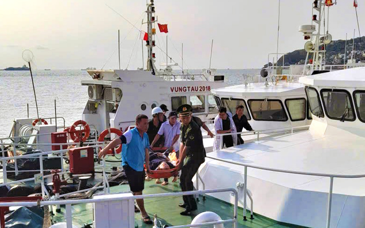 Injured S.Korean ship supervisor medically evacuated to Ho Chi Minh City
