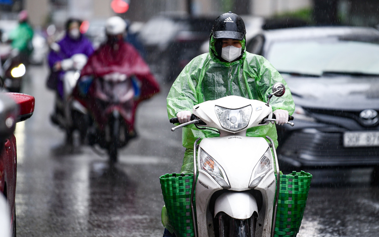 Late-season cold front forecast to make northern Vietnam cooler