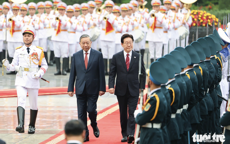 Breakfast @ Tuoi Tre News - April 23