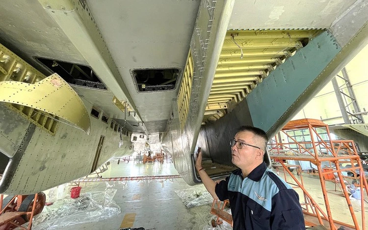 Technicians maintaining Vietnam’s fighter jets regarded as ‘national assets’