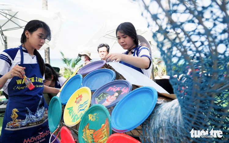 Students turn plastic waste into giant sea creature models in Vietnam