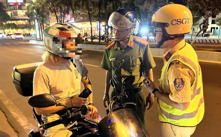 Foreigners caught riding motorbikes without international driving permits in Vietnam’s Khanh Hoa