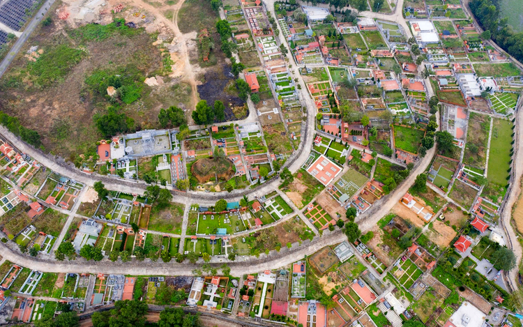 Hanoi plans to phase out inner-city burials at cemeteries