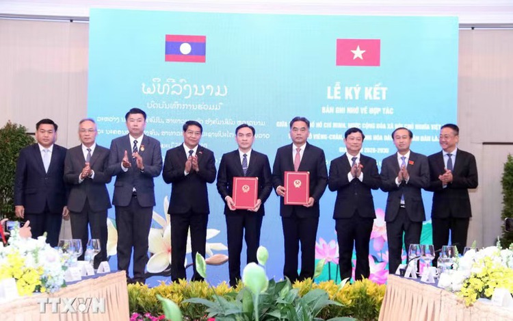 Ho Chi Minh City, Vientiane sign MoU to boost cooperation