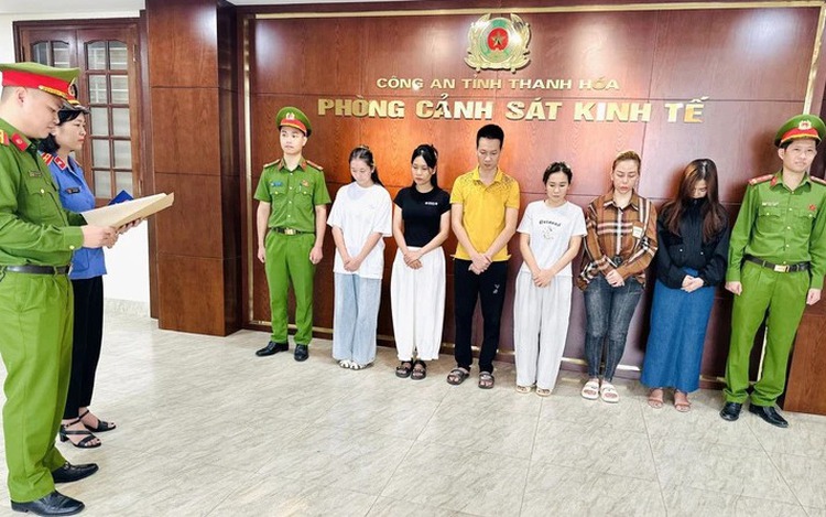 In Vietnam, police bust ring that sold 100,000 fake perfume bottles