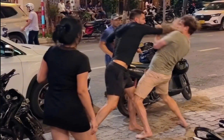 Foreign tourists criticized for disruptive behavior, disrespect for Vietnamese laws in Da Nang