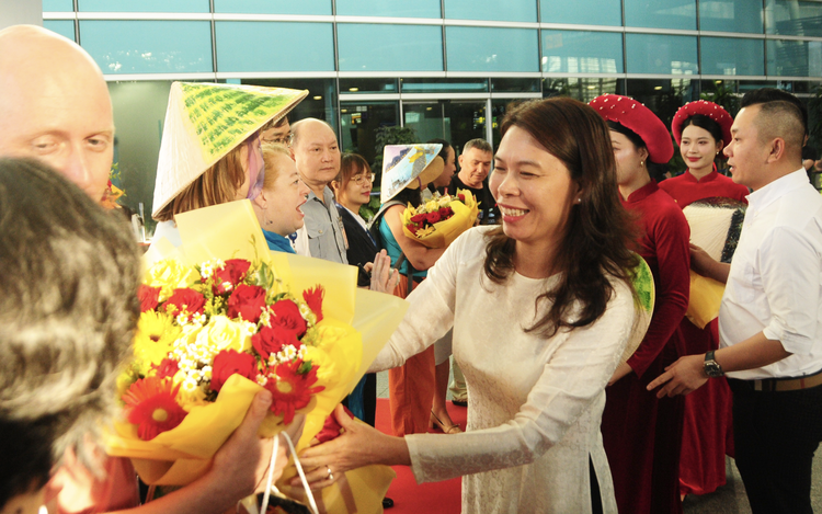 First direct flight from Moscow brings 377 tourists to Da Nang