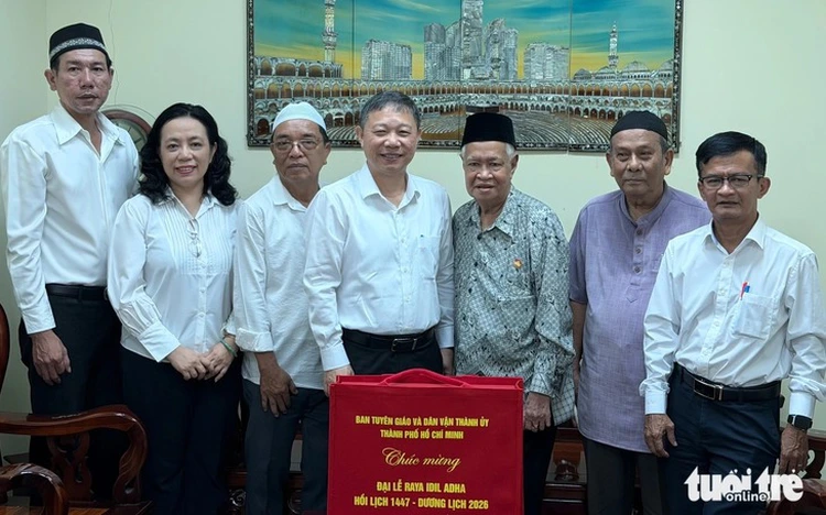 Ho Chi Minh City leaders extend Raya Idil Adha greetings to Muslim community