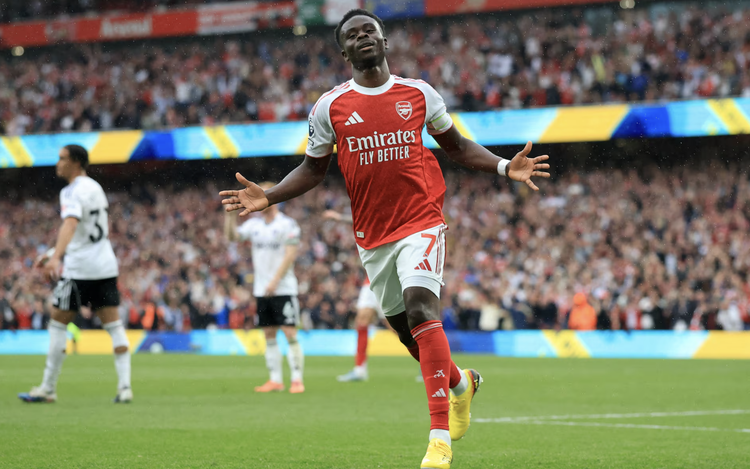 Arsenal blow away Fulham to turn up heat on Man City, West Ham suffer blow
