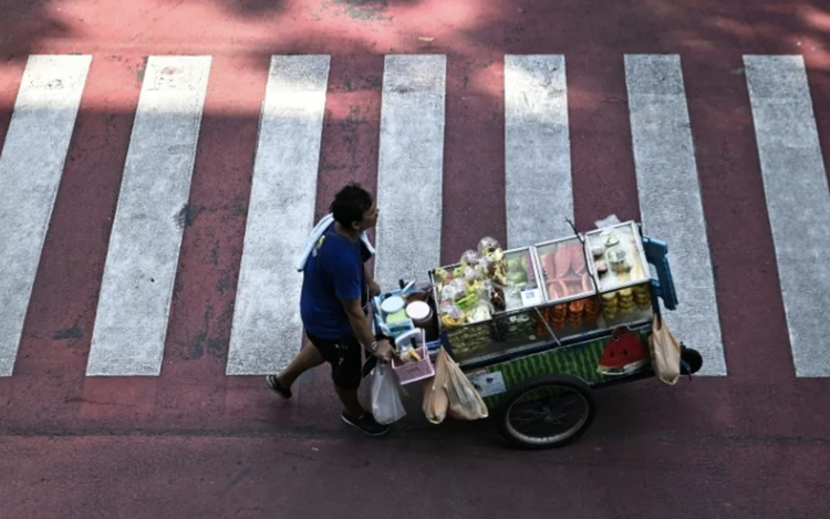 Bangkok food vendor curbs push city staple from the streets