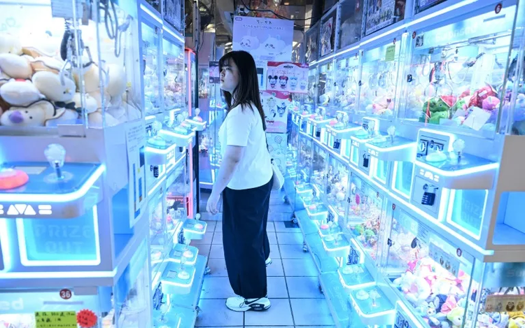'Totally hooked': Hong Kong targets claw machine addiction