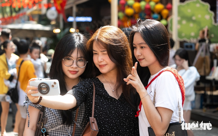 Ho Chi Minh City welcomes over 1.69mn visitors during 9-day holiday