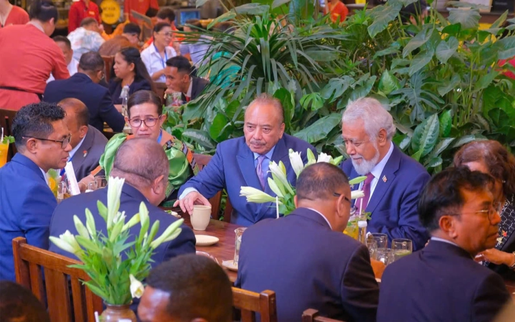 Timor-Leste PM makes Vietnamese food, Thai guests impressed by 'banh xeo' in Hanoi