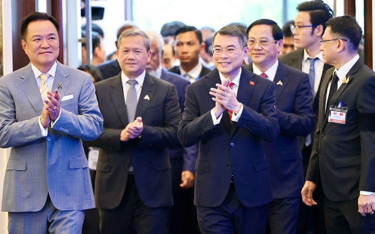 Hanoi provides platform for Thai, Cambodian PMs to voice commitment to peace