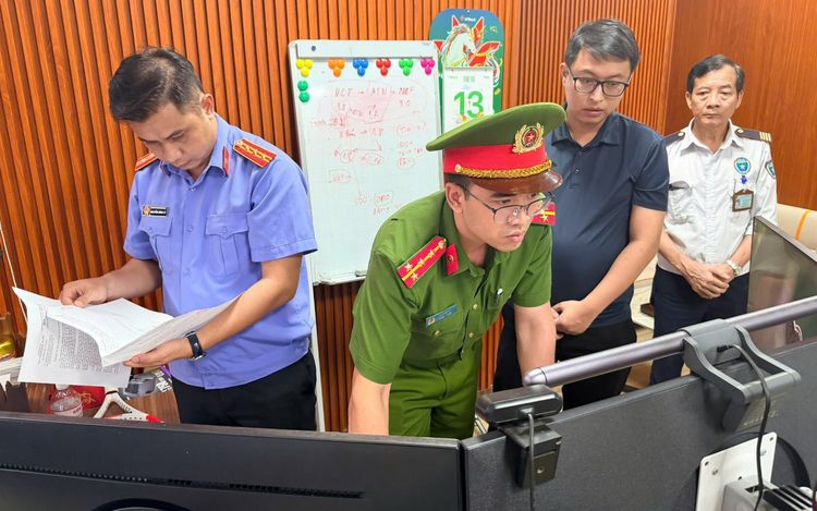 Vietnam files first criminal case over pirated Windows, Microsoft Office software