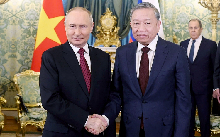 Top Vietnamese leaders send congratulatory messages on Russia Day
