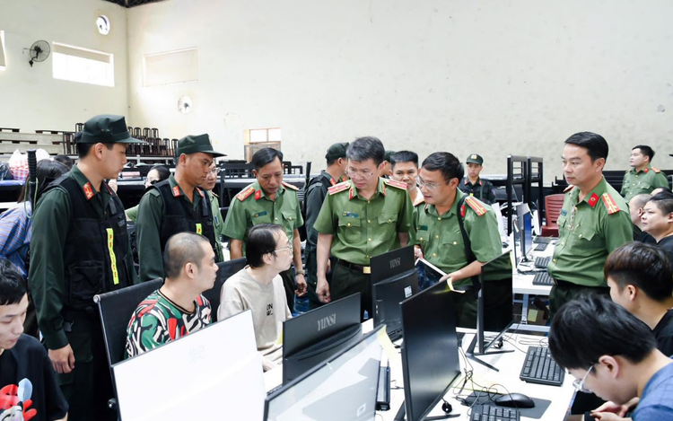 Vietnamese police bust online scam network relocating from Cambodia