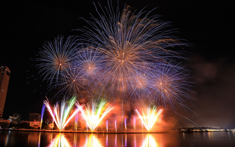 Da Nang ignites as Japan, Italy face off in fireworks showdown themed ‘Culture’