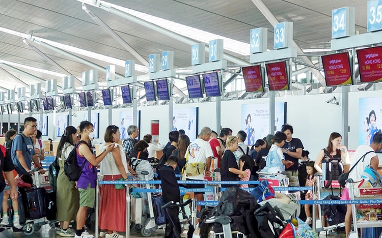 Passengers entitled to ticket refunds for delayed, canceled flights under Vietnam’s new regulations