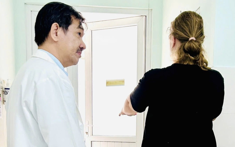Russian tourist recovers from paralysis after stroke treatment in Ho Chi Minh City