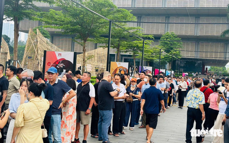Thousands congregate in Museum of Hanoi to explore capital's 100-year master plan