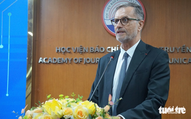 French experts encourage Vietnamese youth to master AI responsibly