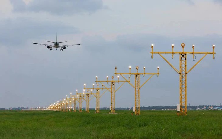 Kite, drone sighting disrupt 23 flights at Hanoi airport