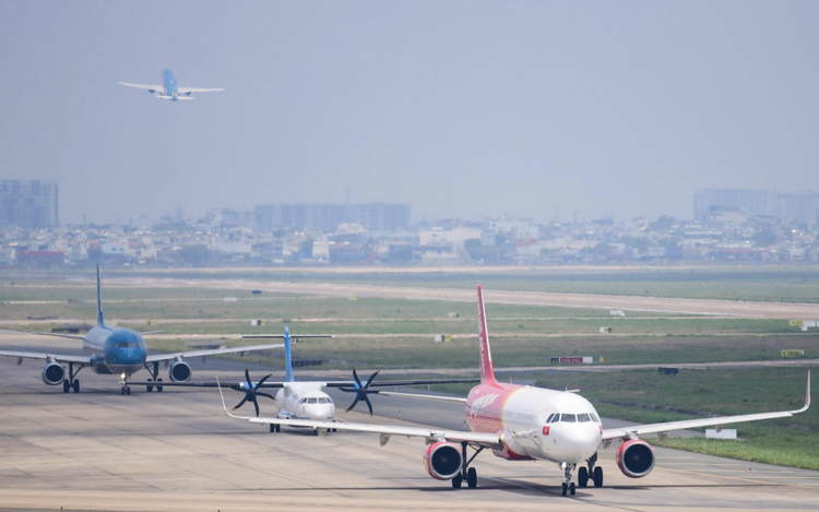 Vietnam sees over 6,200 flights delayed in June