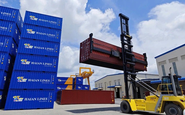 International shipping lines increase orders for Vietnam-made containers