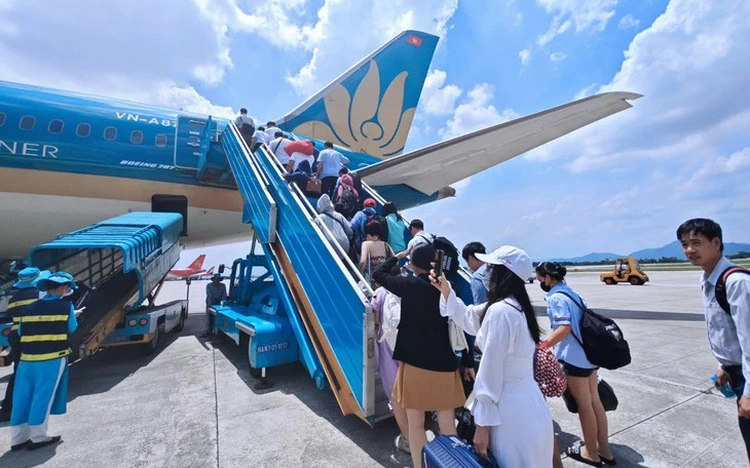 Domestic airfares fall on several Vietnam routes in late July