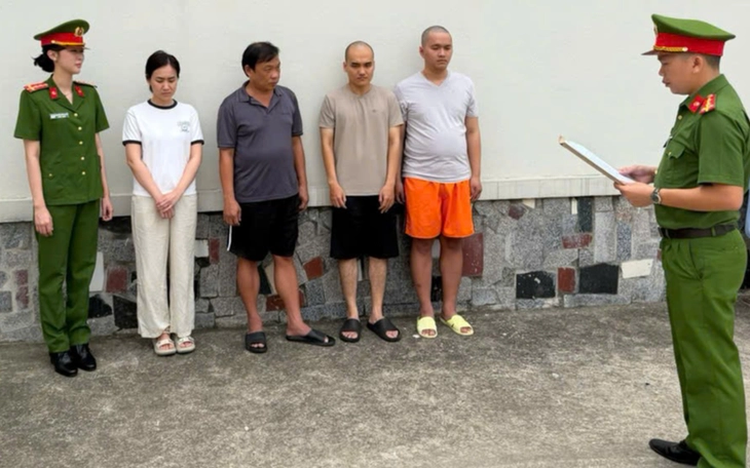 4 suspects prosecuted over alleged smuggling of over 3,400 diamonds into Vietnam