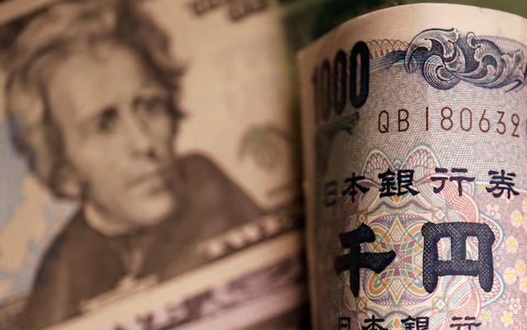 Euro heads for one-week high ahead of ECB policy decision