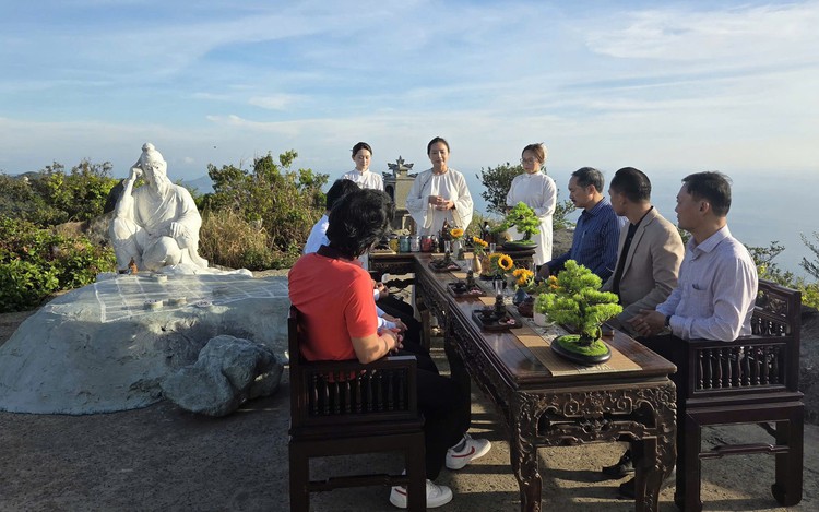 Ban Co Peak: Vietnamese tea in the footsteps of Bill Gates
