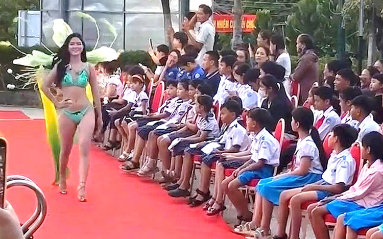 Vietnam pageant organizer apologizes after schoolchildren watch bikini segment