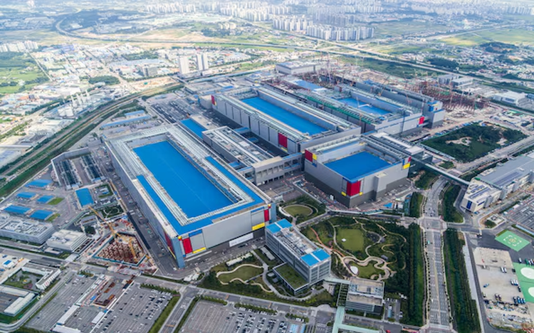 Samsung Elec, SK Group seal $950 bln deals as South Korea hosts AI powers