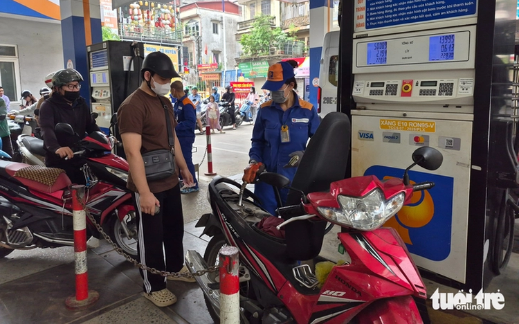 Vietnam fuel retailers report supply shortages as Petrolimex, wholesalers cite supply difficulties