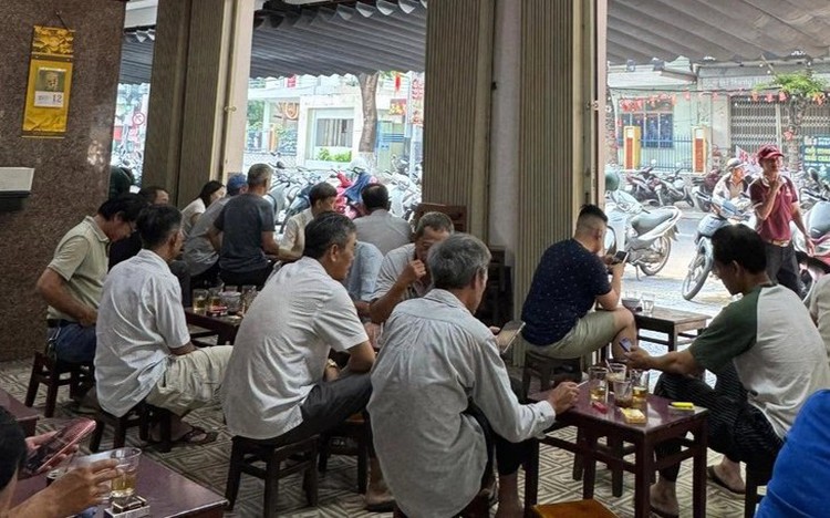 Da Nang bids farewell to Long Coffee founder Do Long